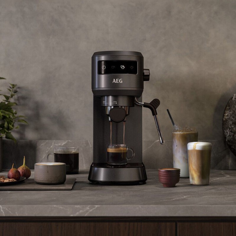 AEG Μηχανή Espresso 1450W Πίεσης 15bar Μαύρη EC6-1-6BST